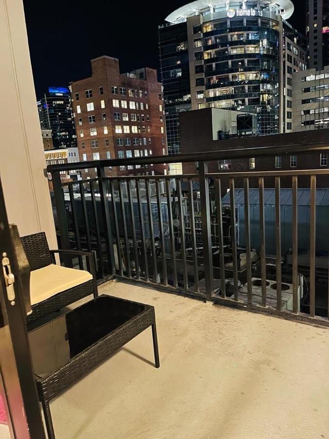 **dream Luxury ** In The High Rise Downtown *